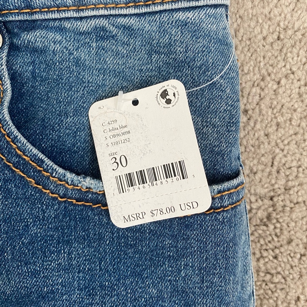 Free People NWT Denim Shorts. Size 30. - Picture 2 of 4